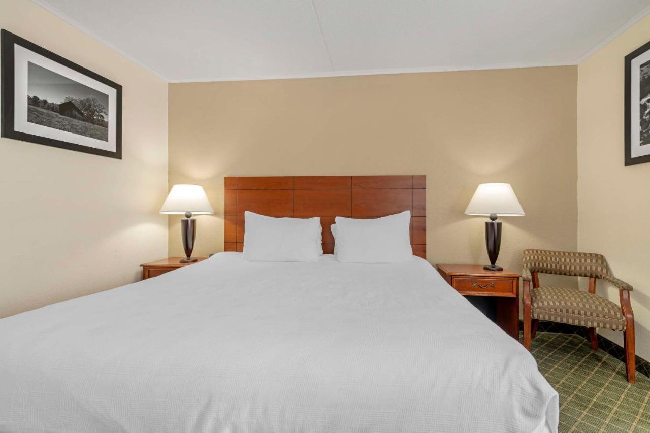 Best Western Plus Augusta Civic Center Inn Exterior photo