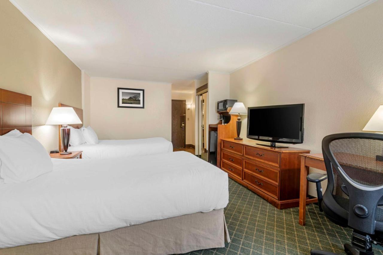 Best Western Plus Augusta Civic Center Inn Exterior photo