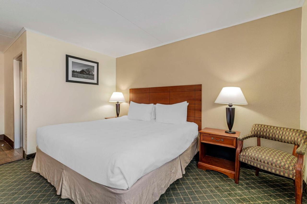 Best Western Plus Augusta Civic Center Inn Exterior photo