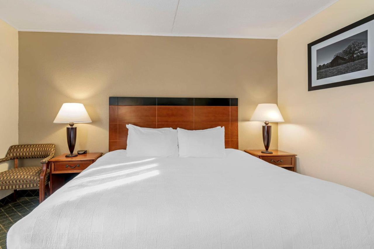 Best Western Plus Augusta Civic Center Inn Exterior photo