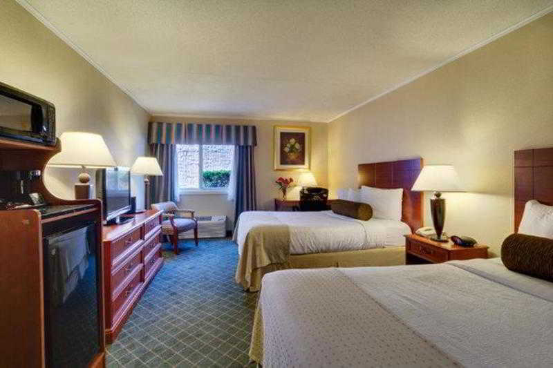 Best Western Plus Augusta Civic Center Inn Exterior photo