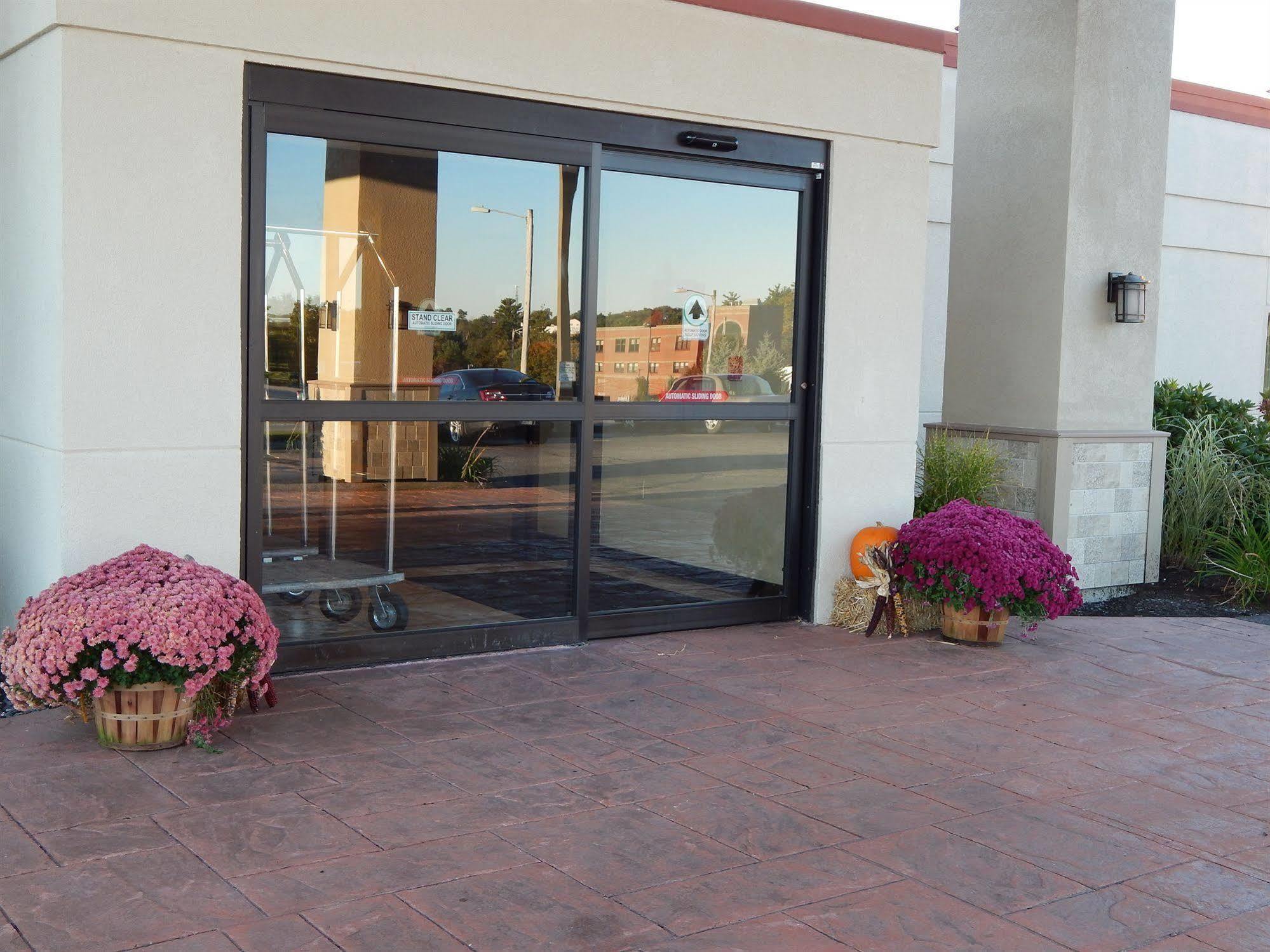 Best Western Plus Augusta Civic Center Inn Exterior photo
